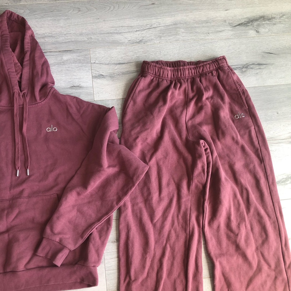 ALO Yoga Hoodie & Sweatpants Set - Picture 3 of 3